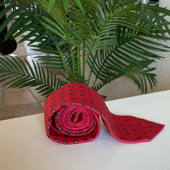 Paris Cacharel Pure Slik Mens Red With Floral Design - Picture 2 of 6